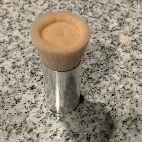 Bare Minerals Beautiful Finish Foundation Brush AS14 - Picture 3 of 7